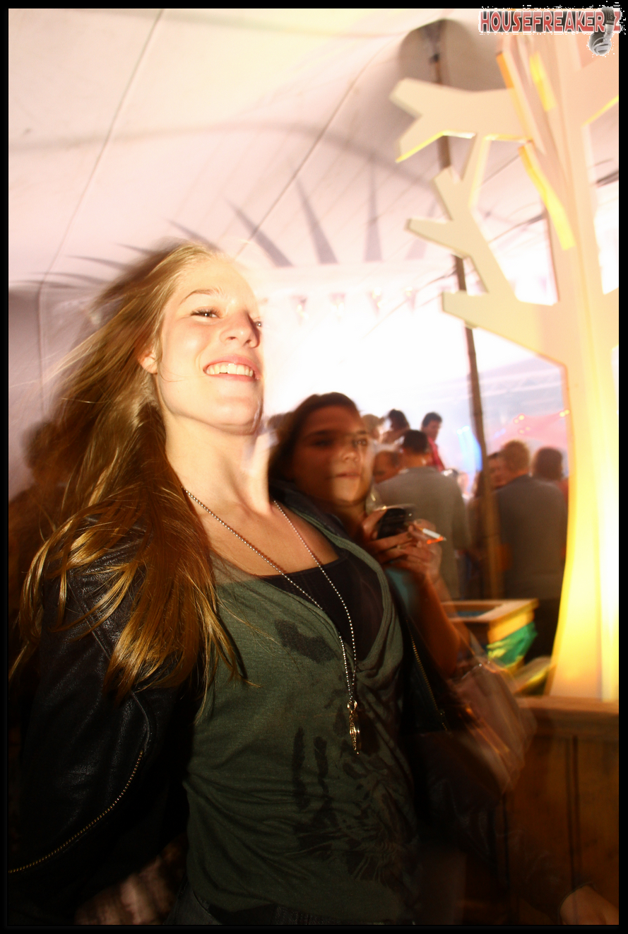 889x1321 pixels (1.142K)